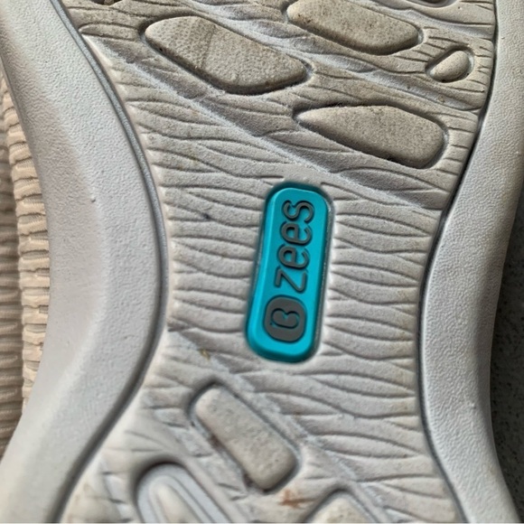 BZEES Del'Rey Ivory Beige Fabric Wedge Slingback Sandals Women's sz 8 Wide - Picture 8 of 10